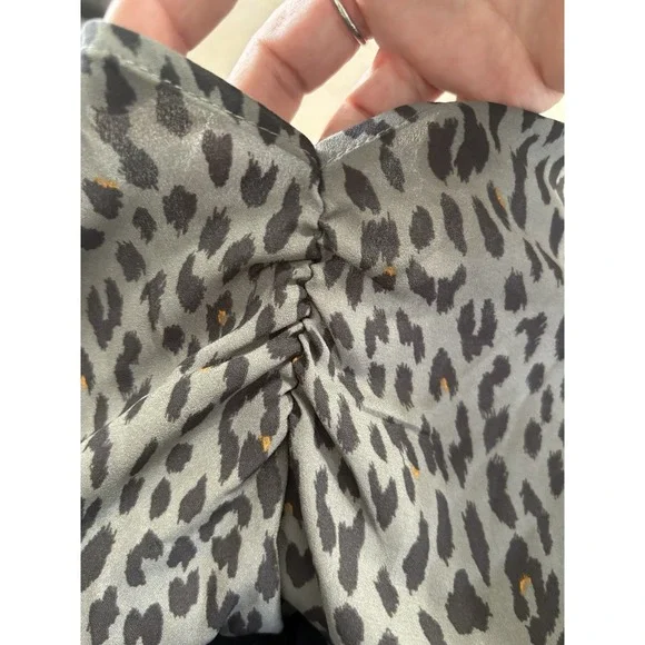 LOFT/Ann T Womens Large Black Gray Leopard Print Short Sleeve Blouse Shirt Vneck - Picture 7 of 7